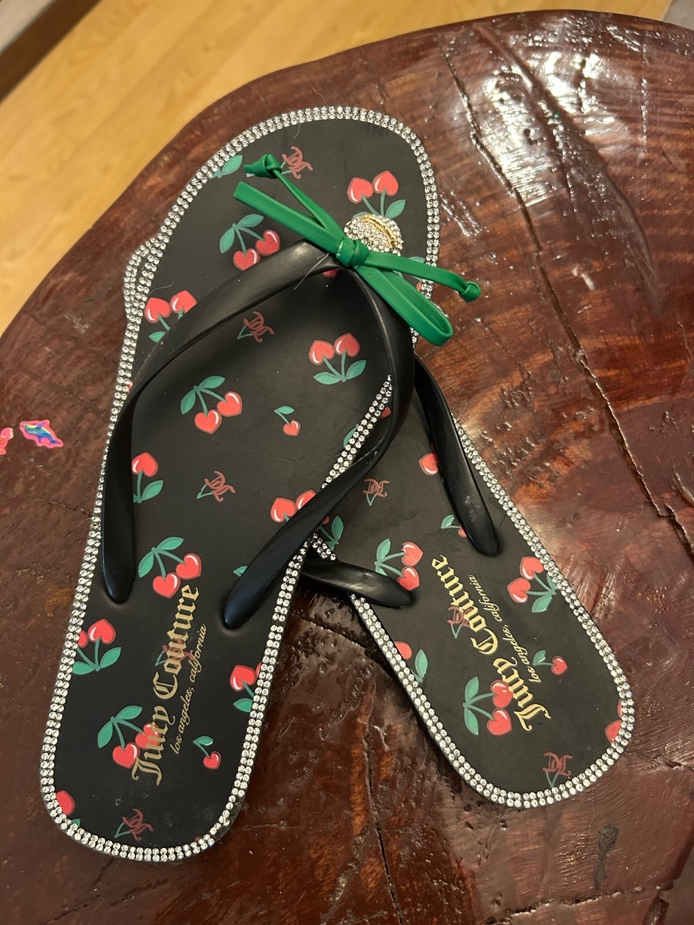 Juicy Couture Black Cherry Print Flip Flop Sandals with Green Bow - Picture 10 of 11